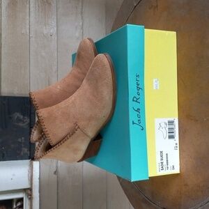 Jack Rogers Sadie Suede 7.5 tan ankle boots 👢